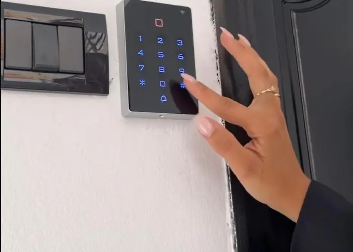 Hesmir's Nest ティラナ