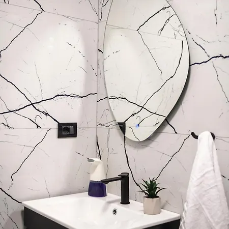 Hesmir's Nest Bed and Breakfast Τίρανα